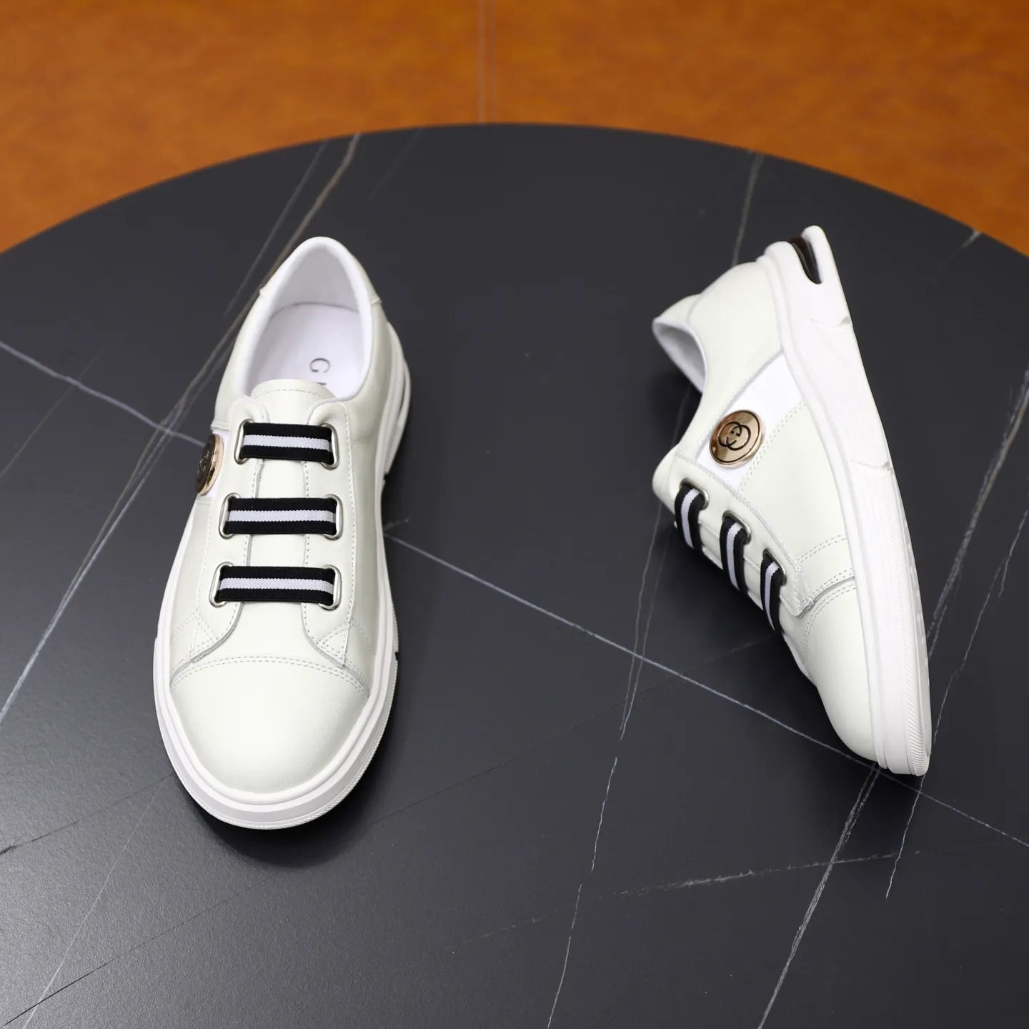 Ex-factory price: 462💰🙅‍♂️🙅‍♂️🙅‍♂️ Brand: GUCCI Standard code: 38-44 (45 customized) Grade: Same as the official website Material: Original leather splicing Comfortable and breathable pigskin lining Original wear-resistant outsole Style category: Men's fashion casual shoes Running sneakers Distinguished luxury brand elements Top luxury Color: actual picture color